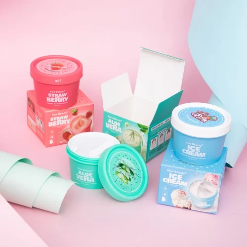 Три аромата маски-скраба Kiss Beauty: клубничный, морожение и алоэ вера.