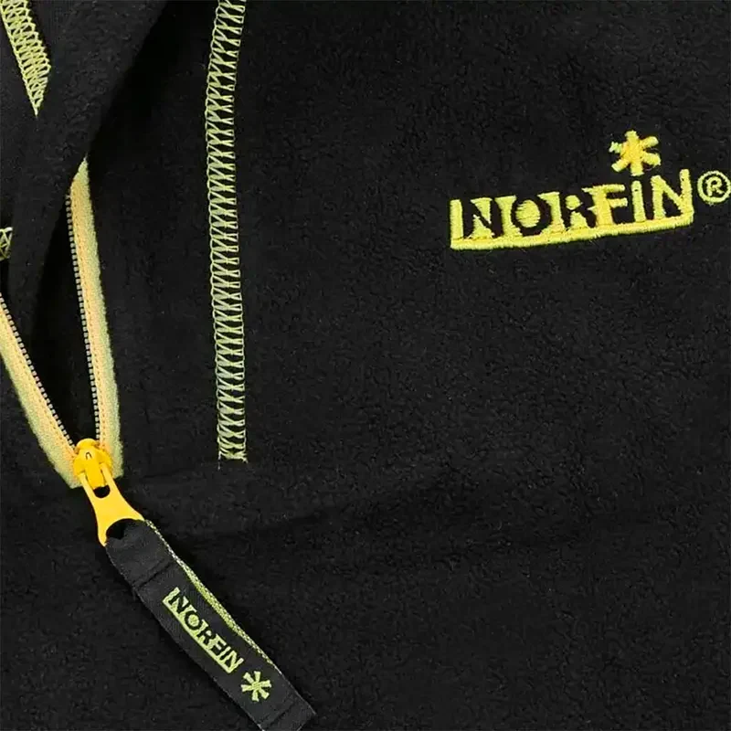 Молния-застёжка на груди и логотип Norfin