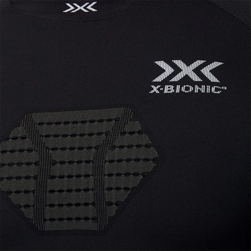 Логотип X-Bionic на груди термофутболки Invent