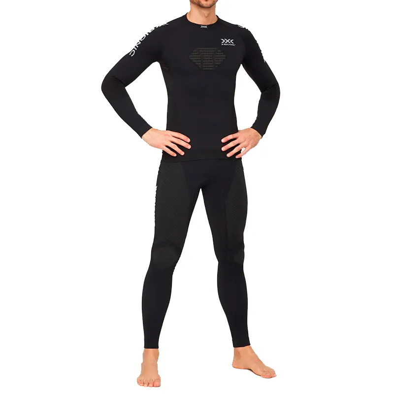 Комплект мужского термобелья X-Bionic Invent на мужчине в полный рост